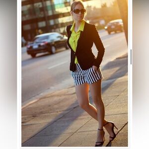 Club Monaco Striped Scallop Black White Shorts cotton size 4